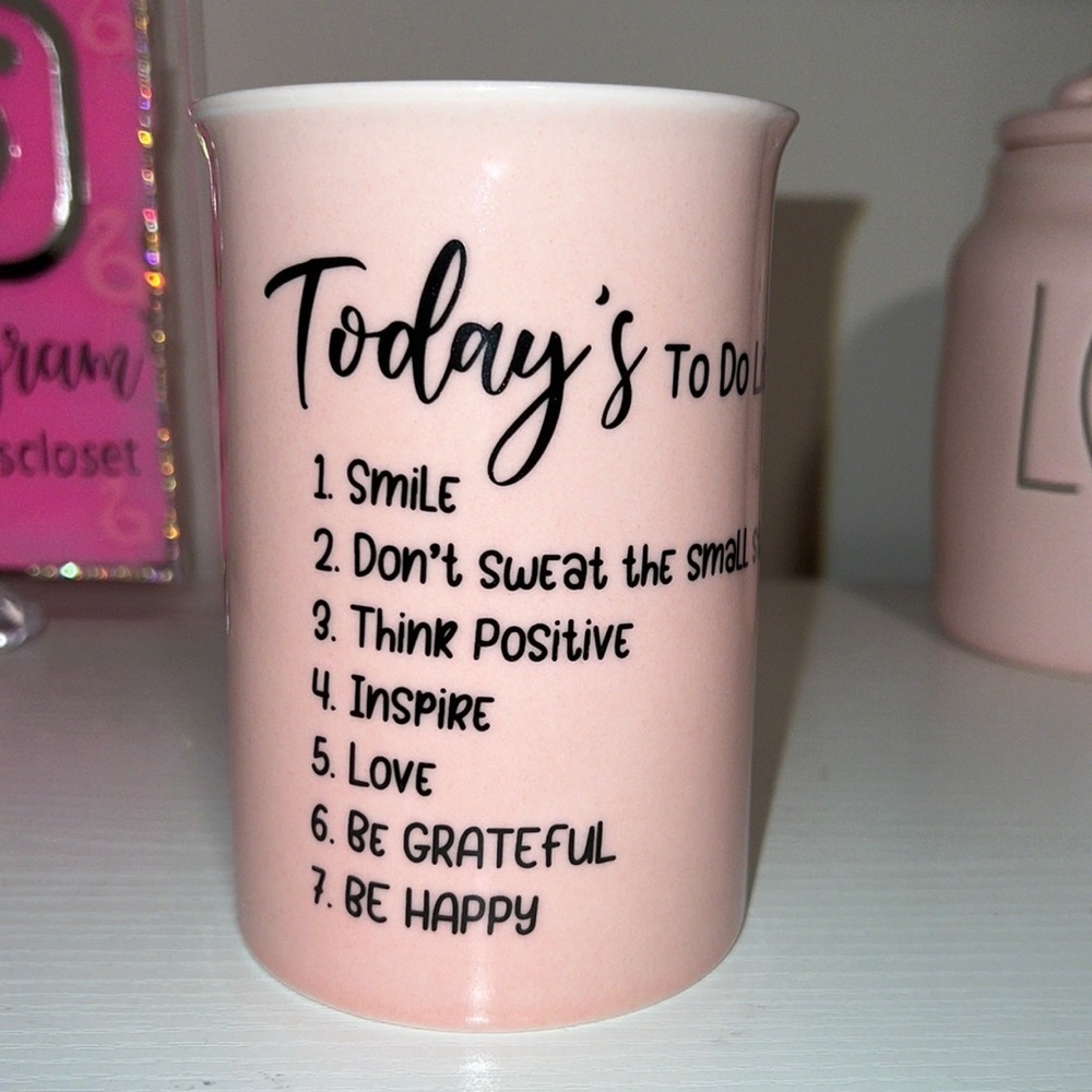 PINK MAKEUP BRUSH HOLDER